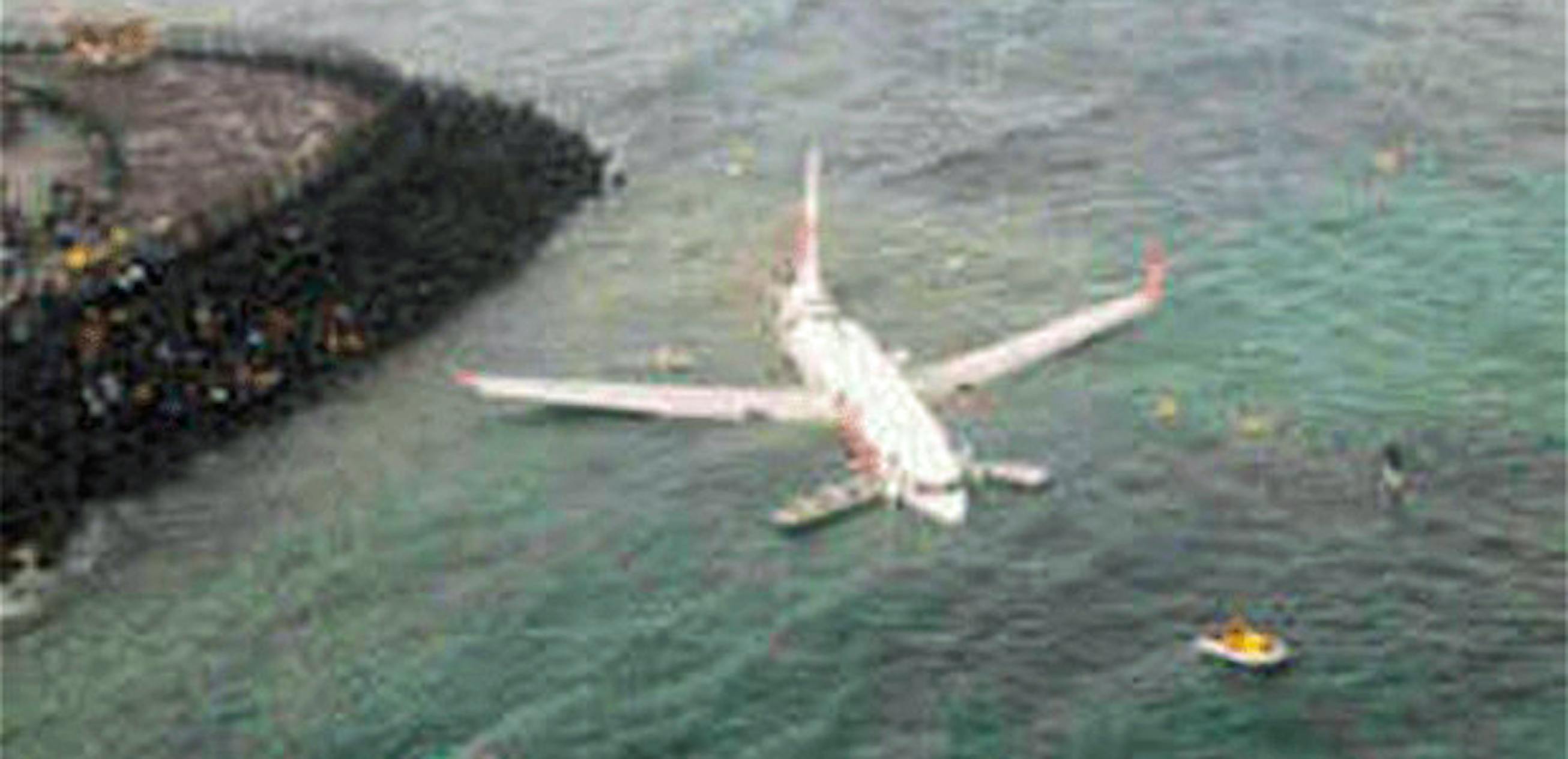 Самолет упавший в море