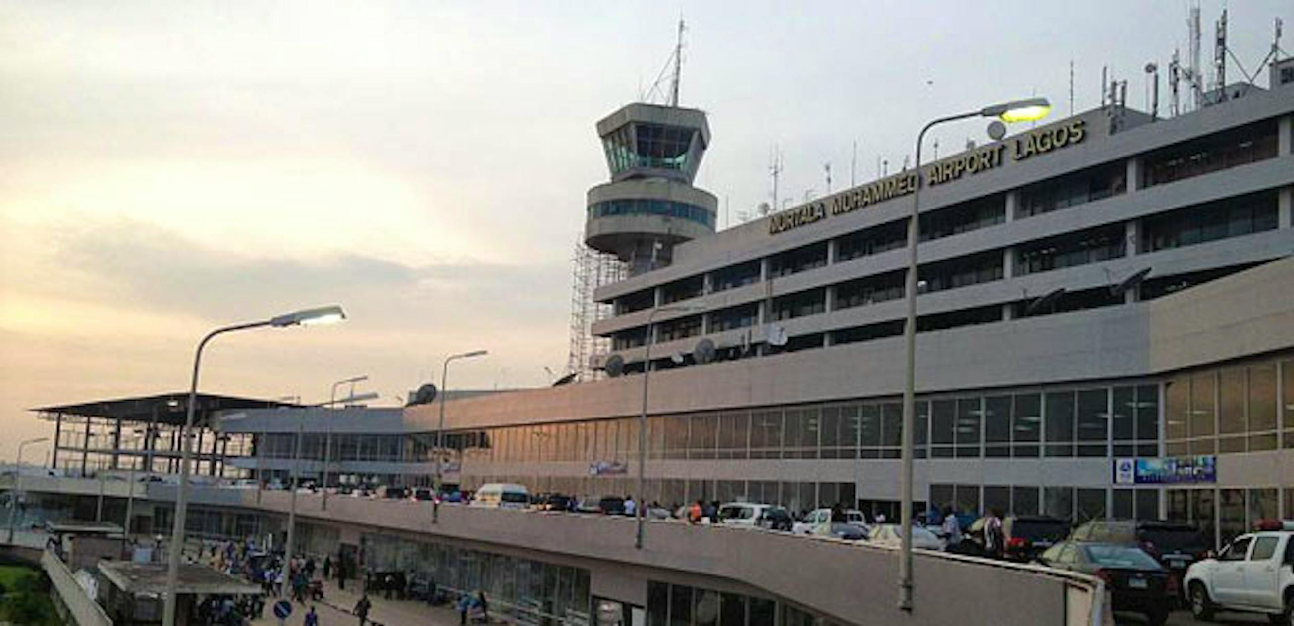 Куда прибывают. Аэропорт Лагос. Лагос Нигерия аэропорт. Международный аэропорт Мурталы Мохаммеда. Муртала Мухаммед Лагос.