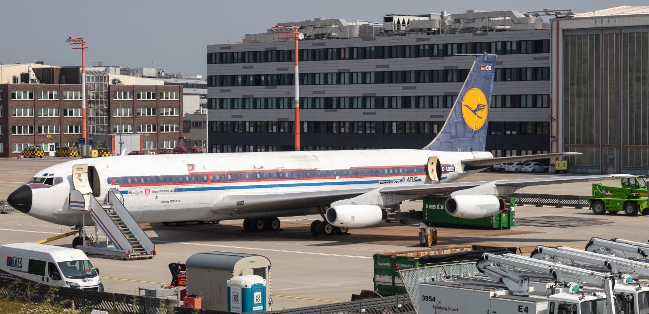 Boeing 707 Wird Zerlegt: Bei Diesen Bildern Aus Hamburg Leiden ...