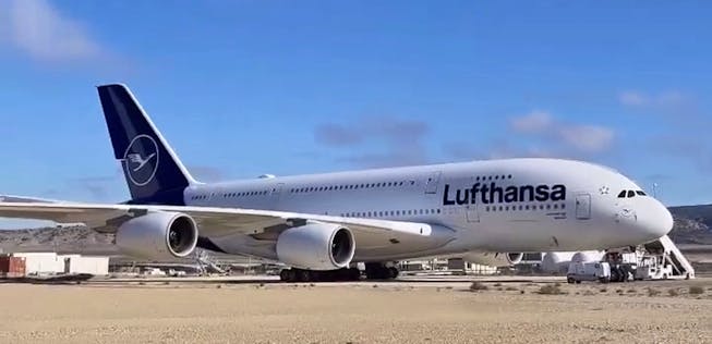 D-AIMK: Lufthansa fliegt Airbus A380 mit ausgefahrenem Fahrwerk nach  Frankfurt - aeroTELEGRAPH